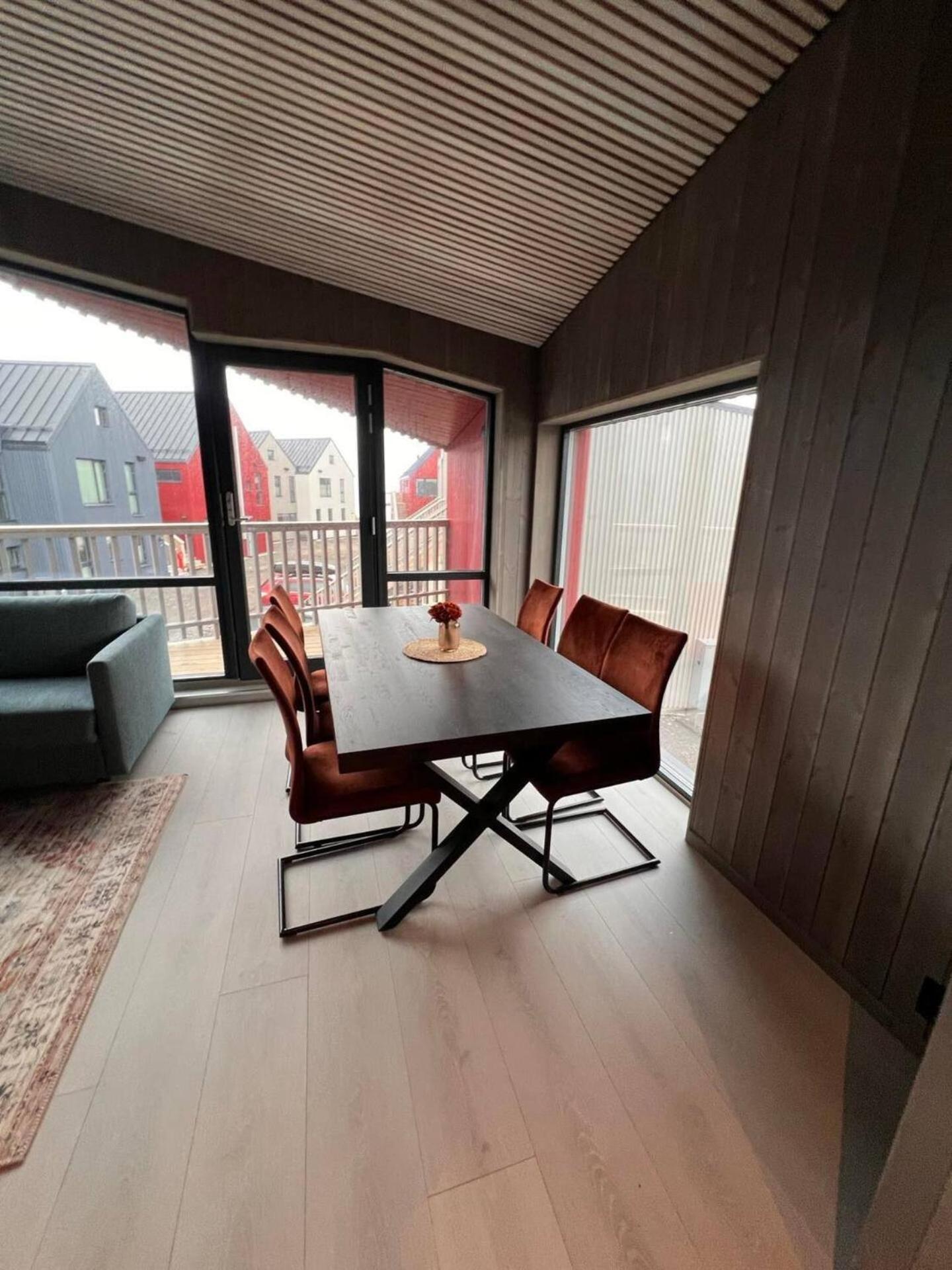 Stilren Leilighet I Henningsvær Extérieur photo