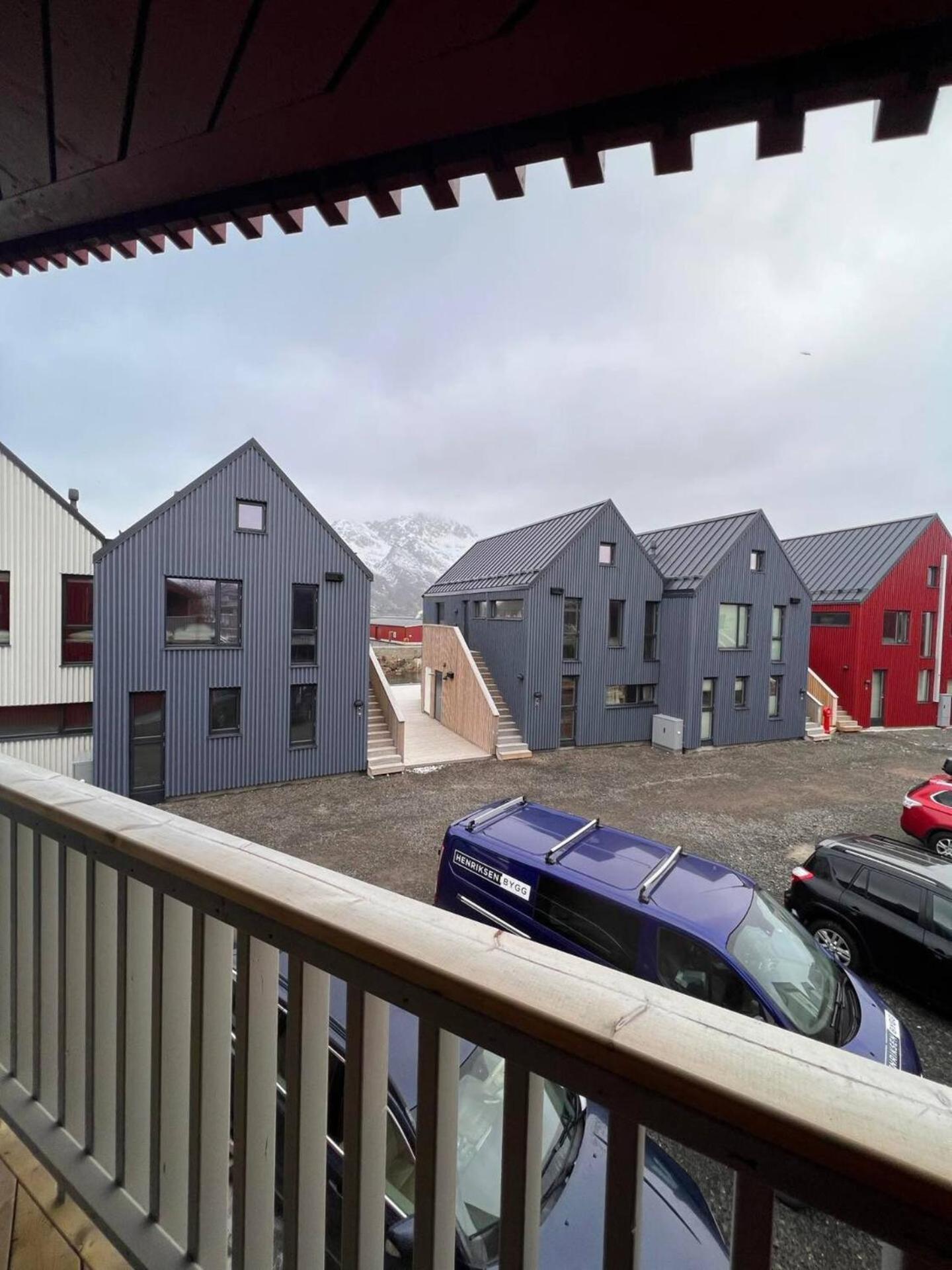 Stilren Leilighet I Henningsvær Extérieur photo